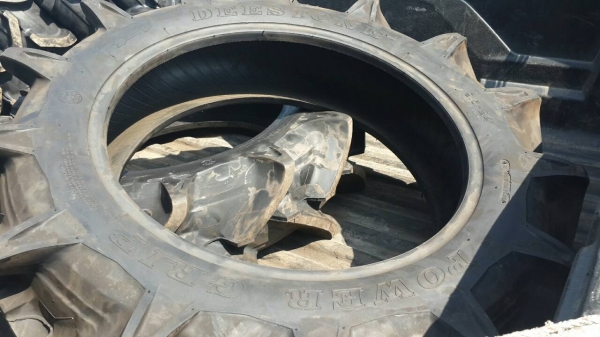 ** ราคา 5,500 บาทเท่านั้น ** ยางรถไถขอบ24 ขนาด 9.5-24 ลายก้าง ยี่ห้อ Deestone เกรดA