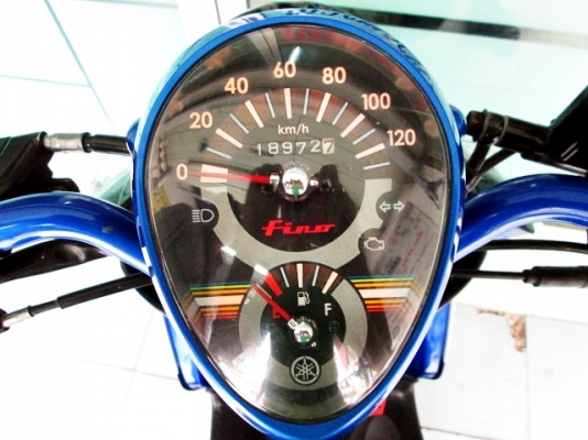 Fino สีดำนํ้าเงินขาว ลายฟร์ชั่น รถเดือน สิงหาคม ปี 53 รถดีราคาเร้าใจ แถม 2 รายการ 17900