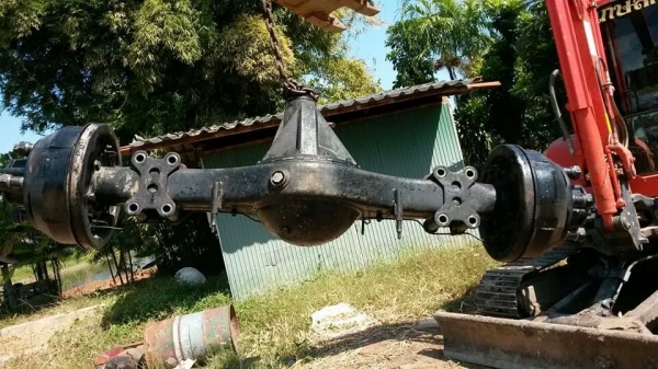 เสื้อเพลา เฟืองท้ายแคนเตอร์ FE 649 6 น๊อต สภาพดีมาก