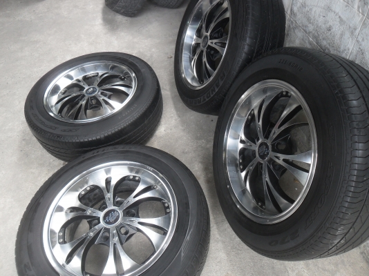 ล้อแม็ก 18นิ้ว 6รู พร้อมยาง สวยๆ 4 ล้อ ราคา 7500 บาท
