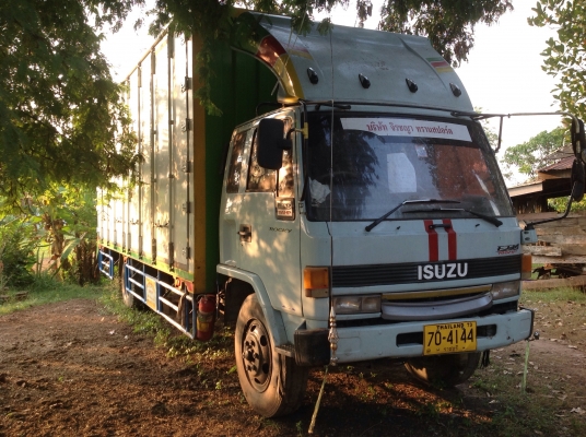 ขาย 6 ล้อ ร็อคกี้ 195 ตู้10 บาน ยาว 7.20m. ขาย 6 ล้อ ร็อคกี้ 195 ตู้10 บาน ยาว 7.20m.