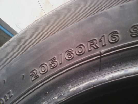 205/60R16 BRIDGESTONE  MY-02 sporty style   ปี2012  มี 2 เส้น  TEL.081-427-3941