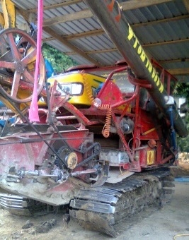 ขายด่วน รถเกี่ยวข้าวเกษตรพัฒนา รุ่น จ้าวช้างไวไฟ ปี 48 เครื่องยนต์ 240 HP 6D17 TURBO อุ้ม 2.5 ตัน ปั๊มอินตั้น เบอร์ 23 ช่วงล่าง 12HT สภาพดีพร้อมทำงานได้เลยครับ