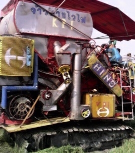 ขายด่วน รถเกี่ยวข้าวเกษตรพัฒนา รุ่น จ้าวช้างไวไฟ ปี 48 เครื่องยนต์ 240 HP 6D17 TURBO อุ้ม 2.5 ตัน ปั๊มอินตั้น เบอร์ 23 ช่วงล่าง 12HT สภาพดีพร้อมทำงานได้เลยครับ