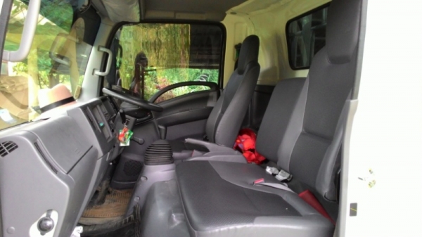 ขายรถ6ล้อ isuzu NPR 150 ปี54 รถออกศูนย์อีซูซุ รถเดิมๆ วิ่งน้อย 30,xxxโล ยาวเ 5.5เมตร พร้อมใช้งาน