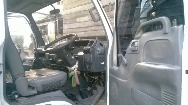 หกล้อ อิซูซุNPR ปี49 130 แรง