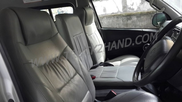 รถตู้  TOYOTA   COMUTER  ปี   2013    109  แรงม้า รุ่น KDH222R