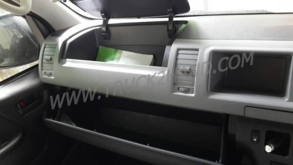 รถตู้  TOYOTA   COMUTER  ปี   2013    109  แรงม้า รุ่น KDH222R