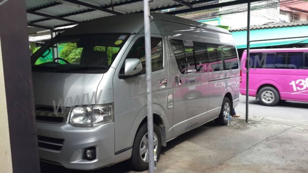 รถตู้  TOYOTA   COMUTER  ปี   2013    109  แรงม้า รุ่น KDH222R