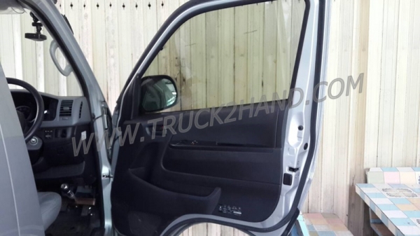 รถตู้  TOYOTA   COMUTER  ปี   2013    109  แรงม้า รุ่น KDH222R