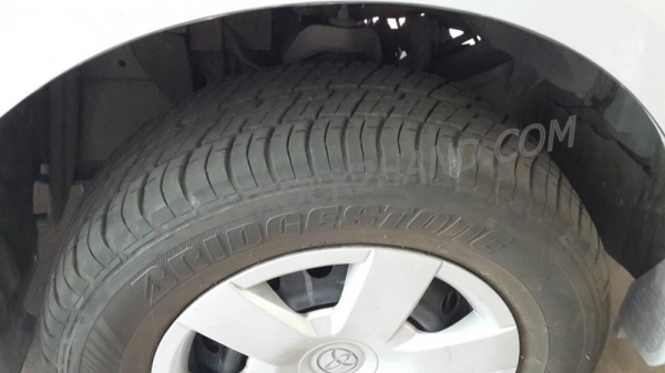 รถตู้  TOYOTA   COMUTER  ปี   2013    109  แรงม้า รุ่น KDH222R