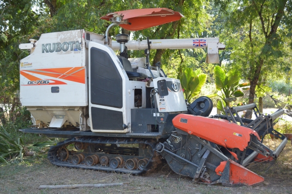 ขายรถเกี่ยว dc 70 g พร้อมเทเลอร์ 800,000 บาท ขายรถเกี่ยว dc 70 g พร้อมเทเลอร์ 800,000 บาท