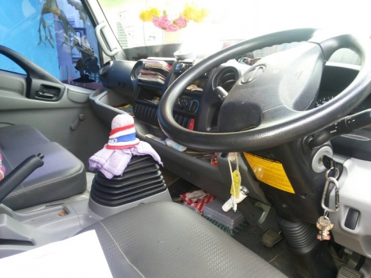 รถฮีโน่ 6 ล้อ ( ไม่ดั้ม )  150 แรงม้า. ปี 56  สนใจติดต่อ 081 - 6079515