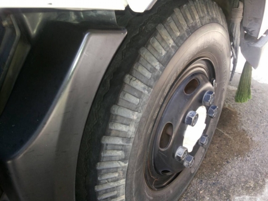 รถฮีโน่ 6 ล้อ ( ไม่ดั้ม )  150 แรงม้า. ปี 56  สนใจติดต่อ 081 - 6079515