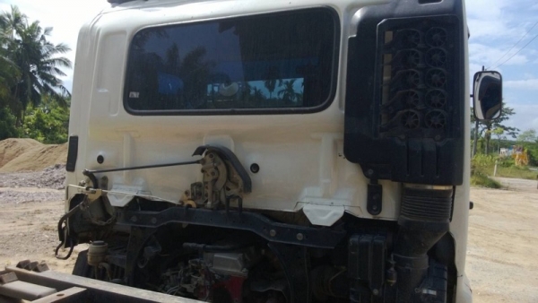 รถฮีโน่  6  ล้อดั้ม  175 แรงม้า.  ปี 54  ( รถวิ่ง 1xx,xxx กม. )   สนใจติดต่อ 081 - 6079515