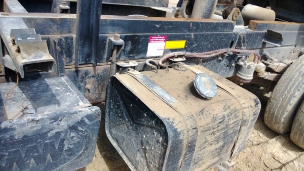 รถฮีโน่  6  ล้อดั้ม  175 แรงม้า.  ปี 54  ( รถวิ่ง 1xx,xxx กม. )   สนใจติดต่อ 081 - 6079515