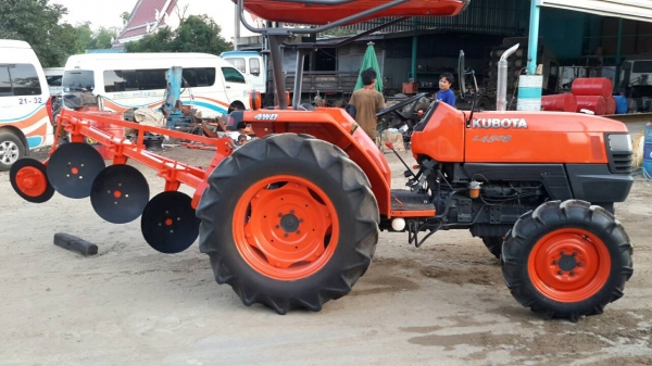** ราคา 275,000+ส่งฟรี ** รถไถคูโบต้า 45 แรงม้า รุ่น L4508 +ผานหลังตราช้าง(4WD)รถสวย เครืองแน่น เกียร์ เฟืองไม่มีหอน เปลี่ยนซีล+ลูกปืน ** ราคา 275,000+ส่งฟรี ** รถไถคูโบต้า 45 แรงม้า รุ่น L4508 +ผานหลังตราช้าง(4WD)รถสวย เครืองแน่น เกียร์ เฟืองไม่มีหอน เปลี่ยนซีล+ลูกปืน