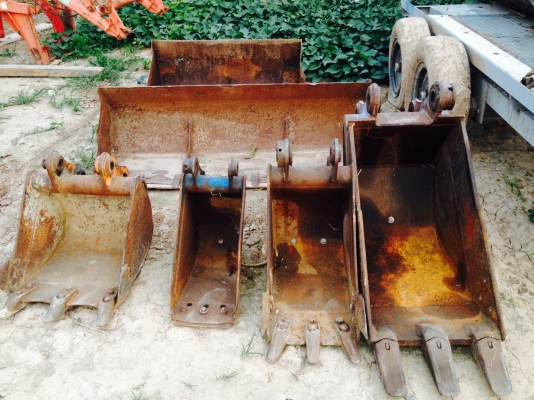 ขายบุ้งกี๋แบคโฮ