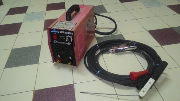 ขายเครื่องเชื่อมระบบอินเวอร์เตอร์ยี่ห้อดัง WELPROขนาดรุ่นARC160เสียบปลั๊กไฟบ้านเชื่อมได้เลยพร้อมใช้งานสายยาวๆ