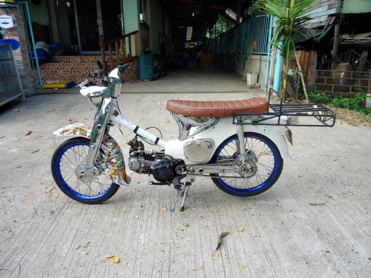 ขายc65y สีเกร็ดชุบเยอะ เครื่องเวฟ100 มีเล่ม ราคาเบาๆ