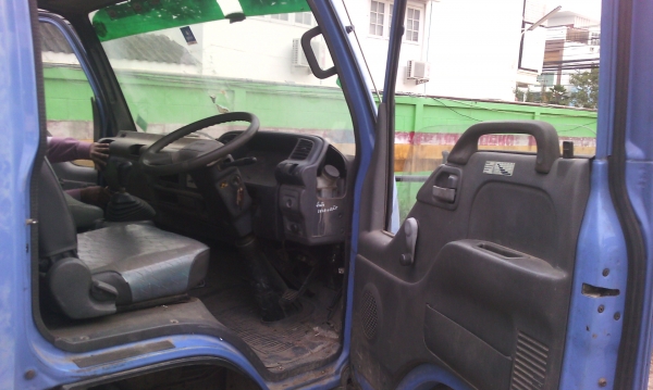 ขายด่วนรถ6ล้อNQRเครื่อง150เเรงปี48ยาว5.5เมตรรถสวยวิ่งน้อยเครื่องดีครัชชี