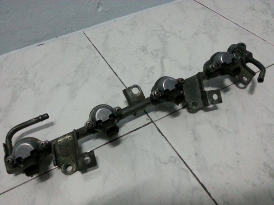 ขายชุดรางพร้อมหัวฉีด เครืองSR20โบ ขับหลังฝาดำ เก่าJapan ราคา1500บาท โทร0924462525โส