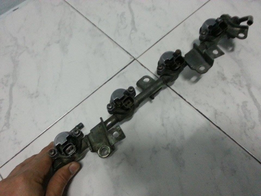 ขายชุดรางพร้อมหัวฉีด เครืองSR20โบ ขับหลังฝาดำ เก่าJapan ราคา1500บาท โทร0924462525โส