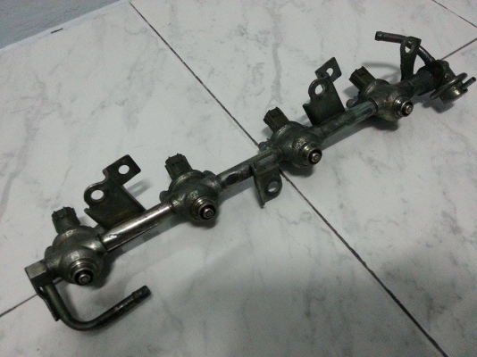 ขายชุดรางพร้อมหัวฉีด เครืองSR20โบ ขับหลังฝาดำ เก่าJapan ราคา1500บาท โทร0924462525โส