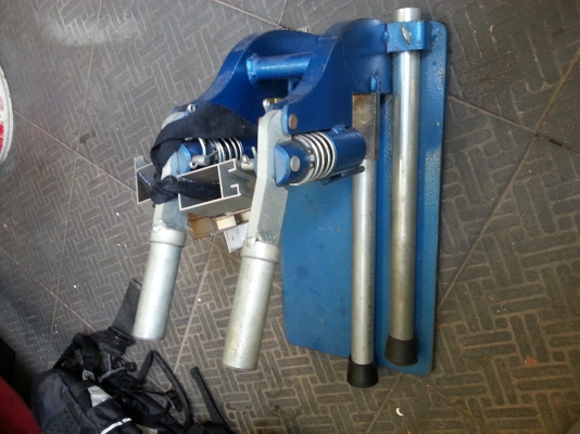 ขายชุดเครื่องมือทำงานอลูมิเนียม พร้อมเปิดร้านได้ทันที