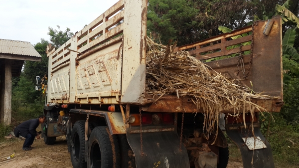 ขายด่วนไอ้หลงโบสองเพลาดั้มซีเรี่ยนสูงFN527MTF 2898สภาพสวยโทร0843923995