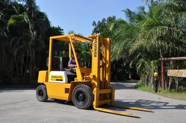 ขายFORKLIFT KOMATSU FD20-10 2ตัน ดีเซล สภาพสวยเดิมจากญี่ปุ่นยังไม่เคยใช้ในไทย169,000เท่านั้น!!