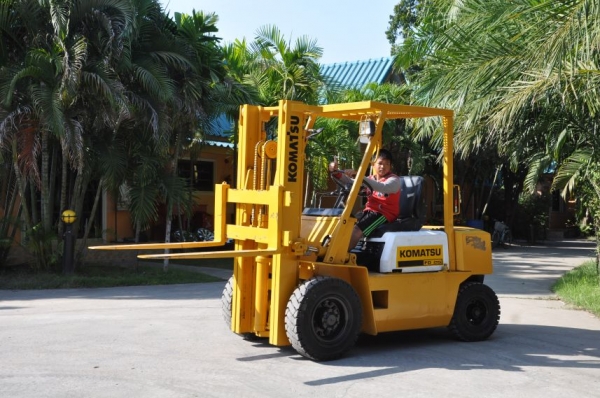 ขายFORKLIFT KOMATSU FD20-10 2ตัน ดีเซล สภาพสวยเดิมจากญี่ปุ่นยังไม่เคยใช้ในไทย169,000เท่านั้น!!
