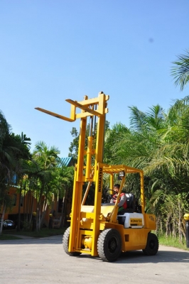 ขายFORKLIFT KOMATSU FD20-10 2ตัน ดีเซล สภาพสวยเดิมจากญี่ปุ่นยังไม่เคยใช้ในไทย169,000เท่านั้น!!