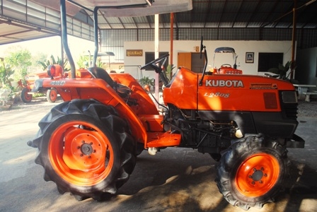 ขายรถไถ Kubota L 2808 (4WD) พร้อมผานพรวน รถพร้อมใช้งานครับ