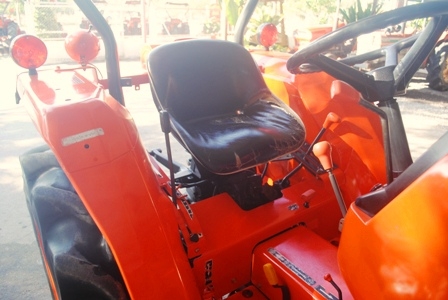 ขายรถไถ Kubota L 2808 (4WD) พร้อมผานพรวน รถพร้อมใช้งานครับ