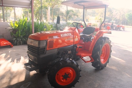 ขายรถไถ Kubota L 2808 (4WD) พร้อมผานพรวน รถพร้อมใช้งานครับ
