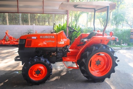 ขายรถไถ Kubota L 2808 (4WD) พร้อมผานพรวน รถพร้อมใช้งานครับ ขายรถไถ Kubota L 2808 (4WD) พร้อมผานพรวน รถพร้อมใช้งานครับ