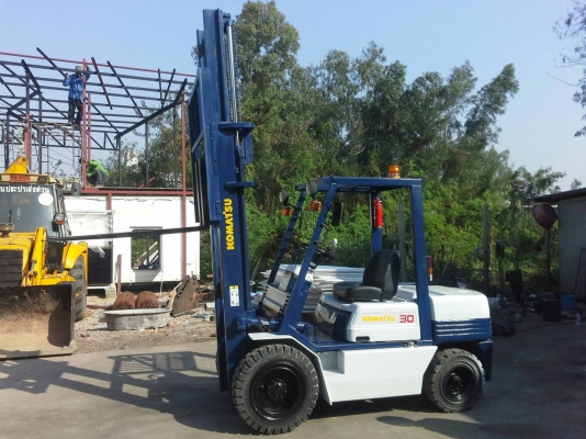 Komatsu FD30-11ขนาด3ตัน เสาสูง4เมตร เกียร์ออร์โต้ เครื่องดีเซล4D95 ยางตัน4เส้น รับประกันเครื่องเกียร์3เดือน ราคาต่อรองได้ สนใจติดต่อ0816161541