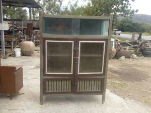 ตู้กับข้าวไม้สักสภาพเดิมๆครับใหญ่ครับไม้สักครับ  ราคานี้คุ้มมากครับ