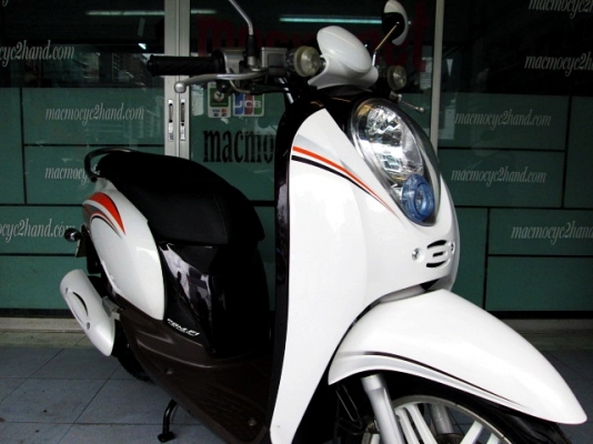 scoopy-i สีม่วงขาว ล้อแมกซ์ yogo รถเดือน เมษายน ปี 54 ไมล์  8411โล แถม 3 รายการ 23900