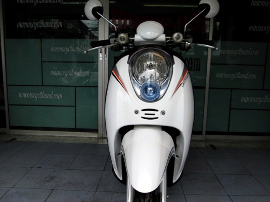 scoopy-i สีม่วงขาว ล้อแมกซ์ yogo รถเดือน เมษายน ปี 54 ไมล์  8411โล แถม 3 รายการ 23900