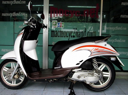 scoopy-i สีม่วงขาว ล้อแมกซ์ yogo รถเดือน เมษายน ปี 54 ไมล์  8411โล แถม 3 รายการ 23900