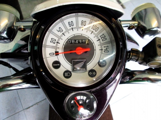 scoopy-i สีม่วงขาว ล้อแมกซ์ yogo รถเดือน เมษายน ปี 54 ไมล์  8411โล แถม 3 รายการ 23900