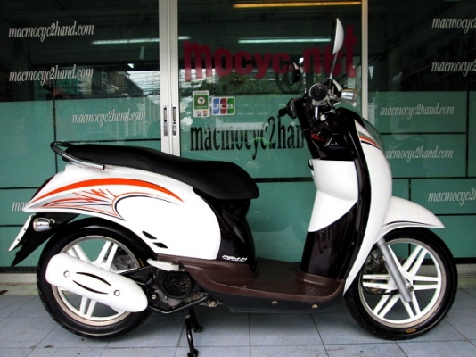 scoopy-i สีม่วงขาว ล้อแมกซ์ yogo รถเดือน เมษายน ปี 54 ไมล์  8411โล แถม 3 รายการ 23900