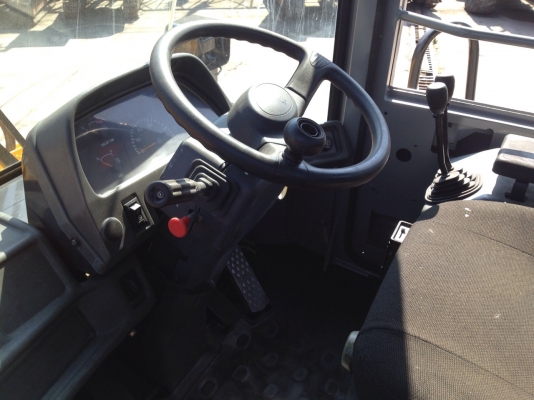 ราคาพิเศษ รถตัก TCM L27 มาถึงไทยแล้ว สภาพ 99.99\% ยางใหม่ 4เส้น พร้อมลุยงาน 090-986-2521 อ๊อบ