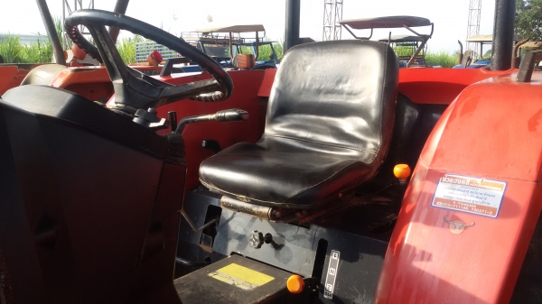 รถไถยันม้าEF453Tมีไบมีดและลอตาลี้ขายในราคาไม้แพงครับราคาต่อรองได้นะครับ