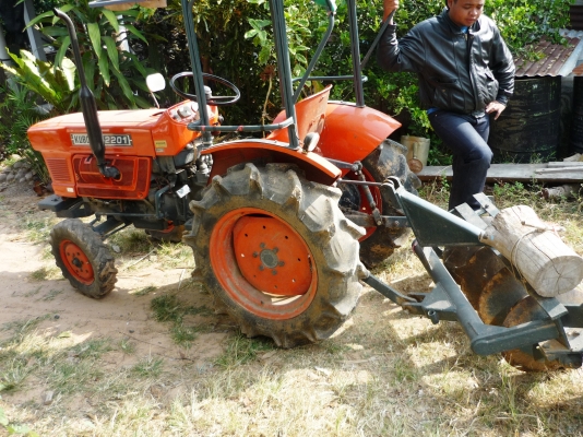 ขายถูก KUBOTA L2201 พร้อมผาน เครื่องฟิต ที่เดียวติด,ไม่เยิ้ม,ไม่มีผุรับประกัน ใช้งานได้ทุกส่วน 75,000 (084-6778347)