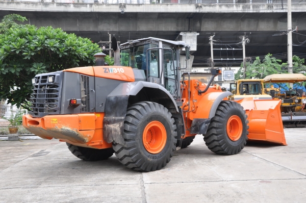 HITACHI  ZW 310  SN  00387