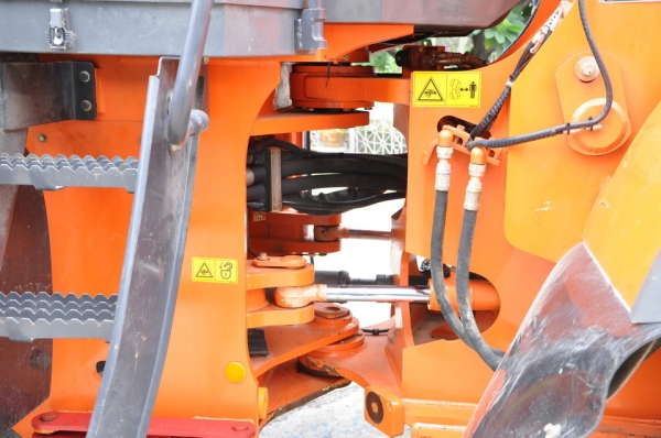 HITACHI  ZW 310  SN  00387