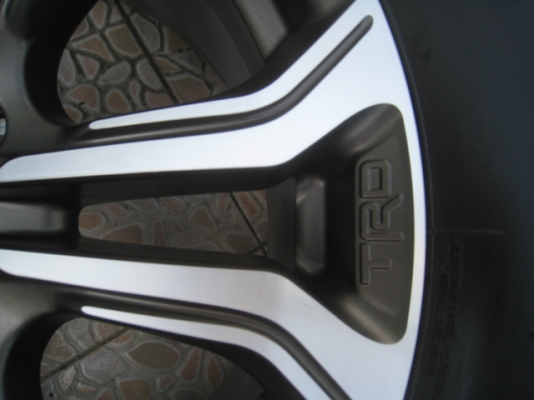 ขายล้อแม็กพร้อมยางถอดป้ายแดง toyota fortuner trd5 18"